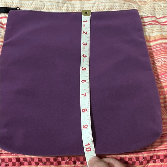 Gucci Luxurious Purple Velvet Beauty Bag - Picture 7 of 11